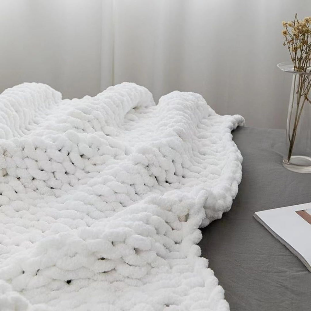 Chunky Knit Blanket Throw 40"*60", Hand Knitted Warm Chenille Throw Blanket, Home Decor Soft Thick Yarn Cable Knit Blanket, Soft Breathable Fleece Banket Christmas for Couch Bed Sofa Best Gift (White)