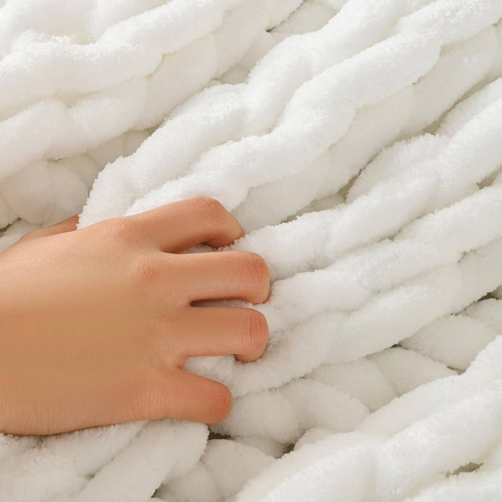 Esterra Chunky Knit Blanket Throw, 100% Handmade Chenille Throw Blanket 40"x50", Soft Thick Yarn Cable Knit Crochet Throw Blanket Rope Knot Throw for Couch Bed Sofa, Bright White