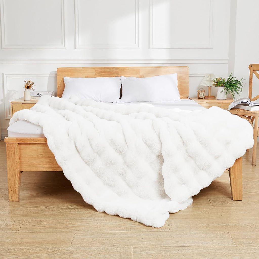 Latepis White Faux Fur Throw Blanket Cozy Bubble Blankets Soft Fuzzy Thick Living Room Blanket for Couch Sofa Bedroom Plush Warm Fluffy Blanket for All Seasons Luxury Throw 50x60 Inch, 860gsm