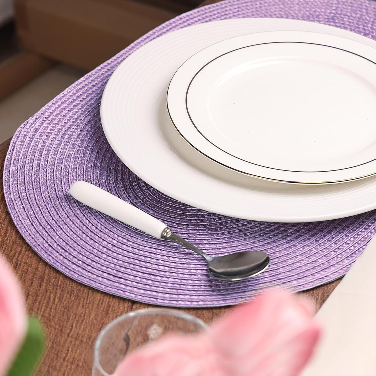 AHHFSMEI Placemats Set of 4 for Dining Table Washable Woven Vinyl Non-Slip 18x12 inches Placemat Heat-Resistant Durable Table Mats for Dining Table Easy to Clean(Lavender Purple 4)
