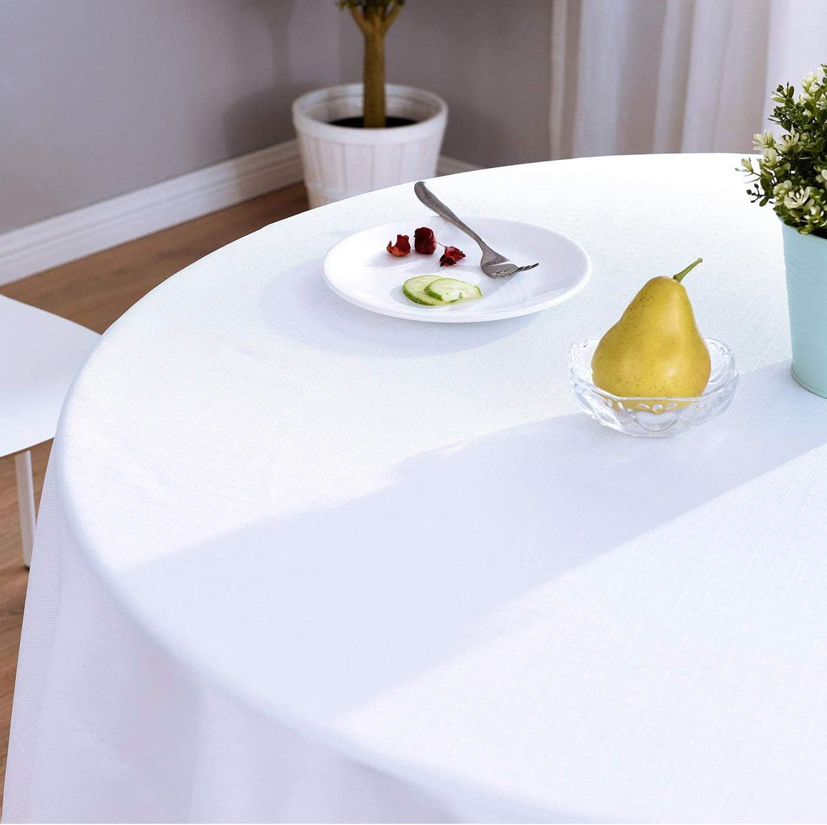 Surmente White Tablecloth for Round Tables, 108-inch Round Table Cloths for Weddings, Banquets, or Restaurants