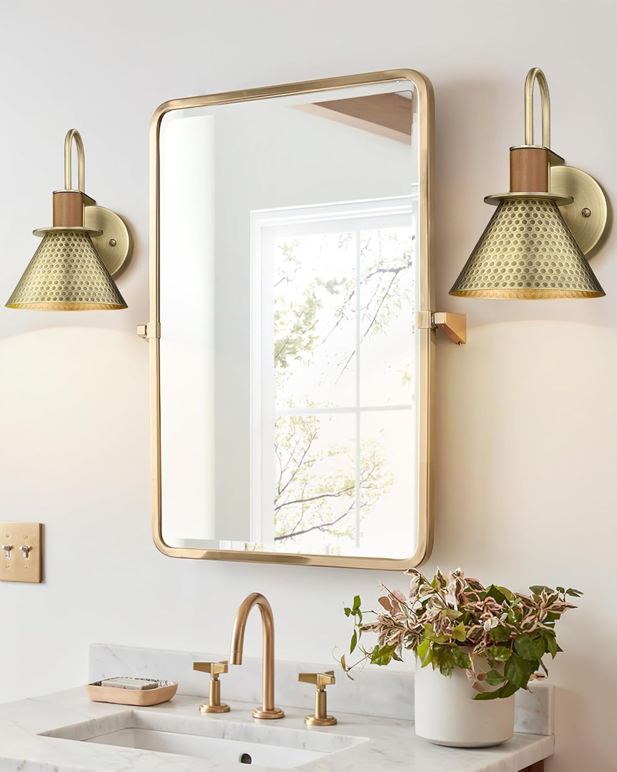 Antique Brass Wall Sconce, HWH Gooseneck Barn Wall Light Fixtures, 1-Light Single Wall Vanity Light, Farmhouse Wall Lamp for Bedroom Bedside Kitchen Hallway, Hammered Metal Shade, 5HZG74B-L BG