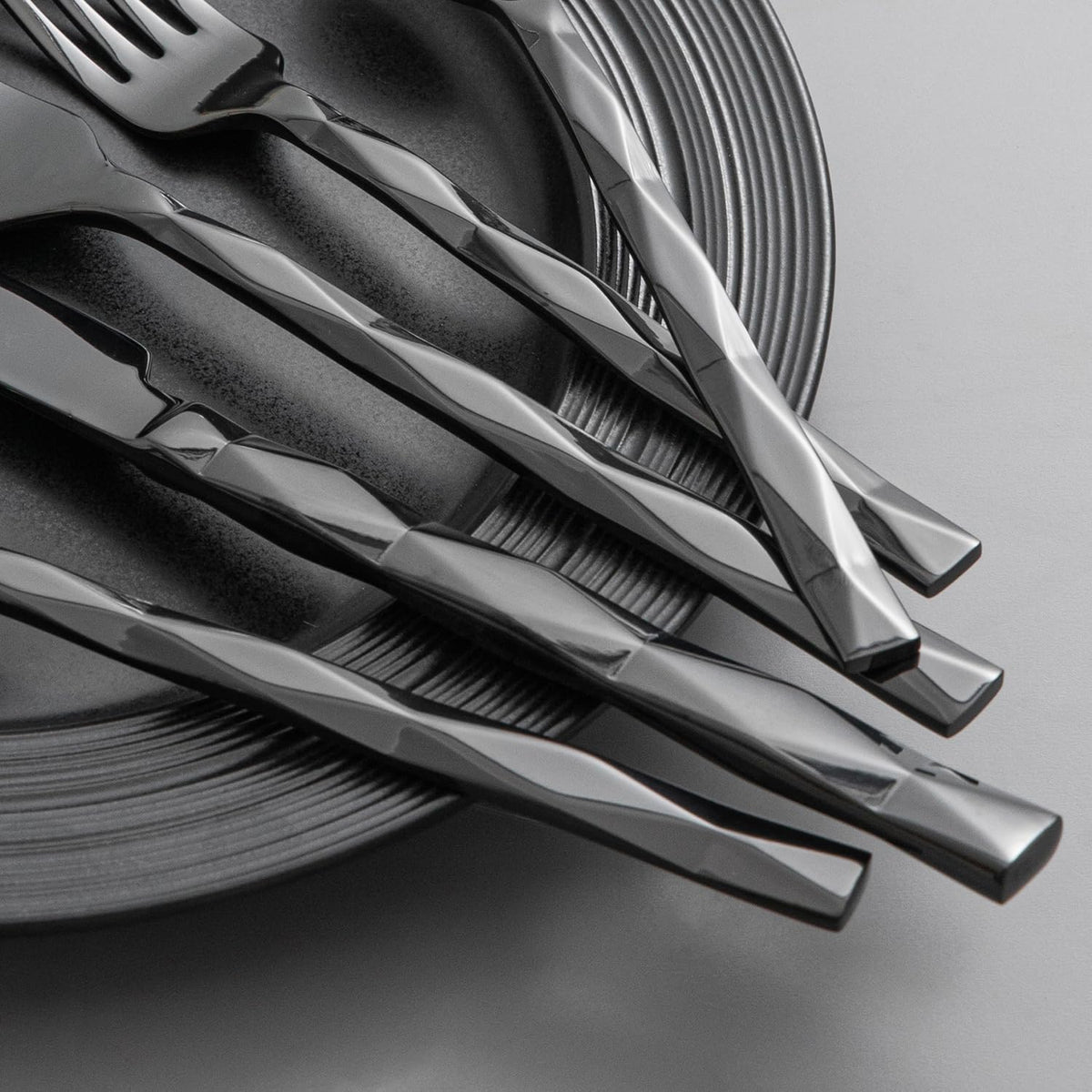 KINGSTONE Black Silverware Set, Luxury 20 Piece Flatware Set for 4, 18/10 Stainless Steel Cutlery Set with Diamond Cut Pattern for Kitchen, Home, Wedding, Party, Mirror Polished and Dishwasher Safe