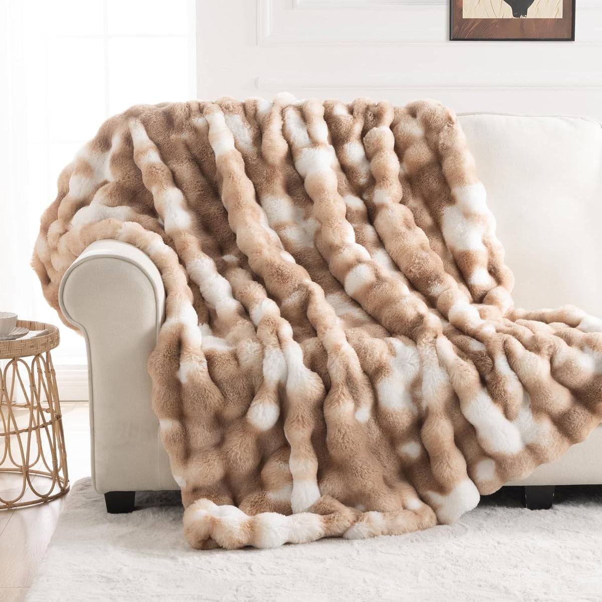 Cozy Faux Fur Throw Blanket for Couch-Warm Fuzzy Throw Blanket, Soft Plush Thick Bubble Blankets for Bedroom and Living Room, Furry Luxury Blanket, 50 x 60, Tie-Dye Brown