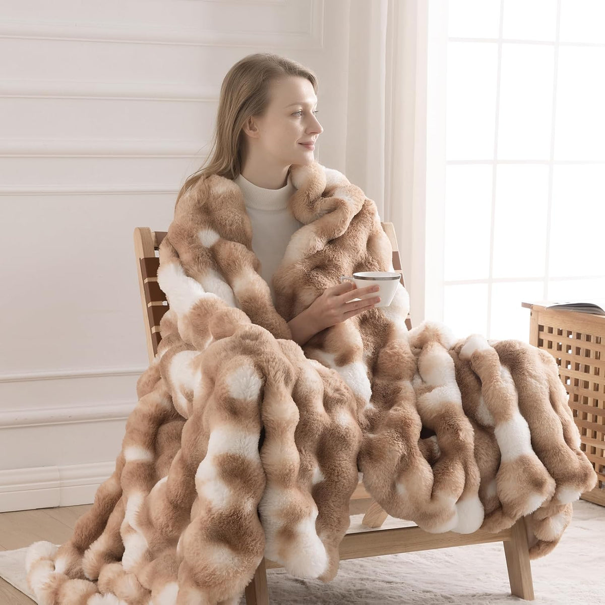 Cozy Faux Fur Throw Blanket for Couch-Warm Fuzzy Throw Blanket, Soft Plush Thick Bubble Blankets for Bedroom and Living Room, Furry Luxury Blanket, 50 x 60, Tie-Dye Brown