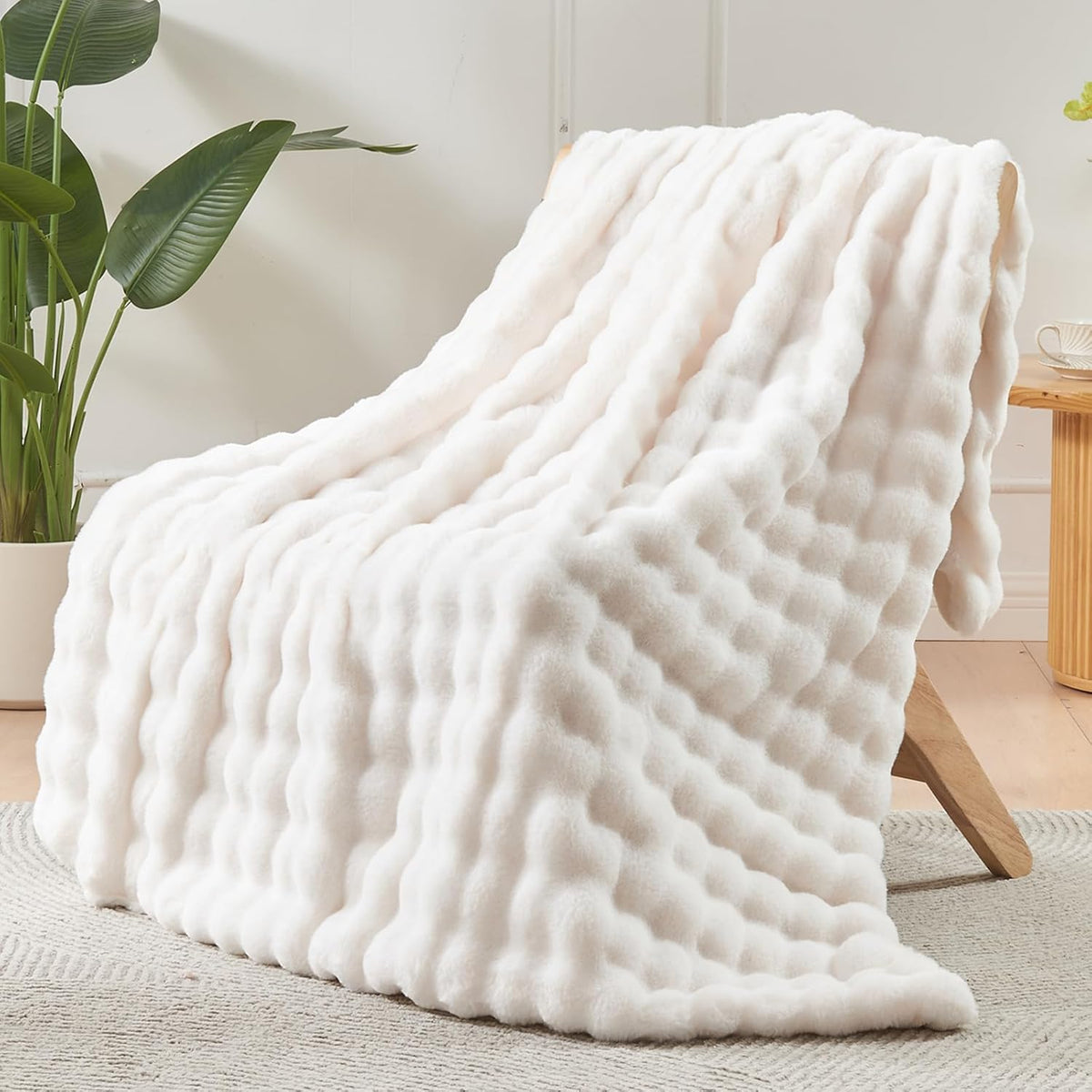 NEWCOSPLAY Faux Fur Twin Blanket Ivory Bubble Blanket Thick Warm Soft for Couch Sofa Bed 550GSM (Ivory, Twin(60"x80"))