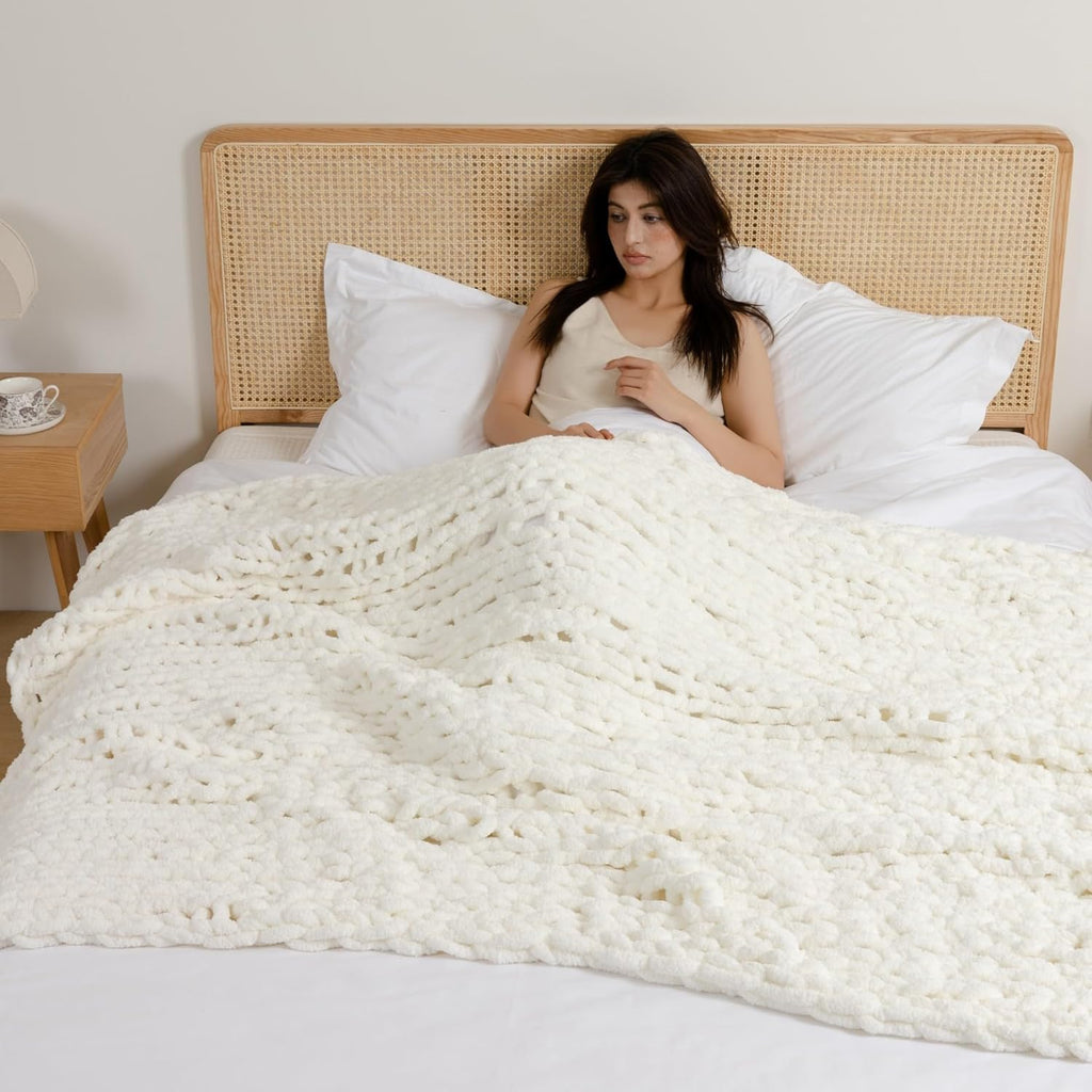 WESHIONGOO Chunky Knit Blanket Throw 40"×40" Knitted Throw Blankets for Couch Bed Fluffy Soft Blanket with Jumbo Chenille Yarn Thick 100% Handmade (Cream White)