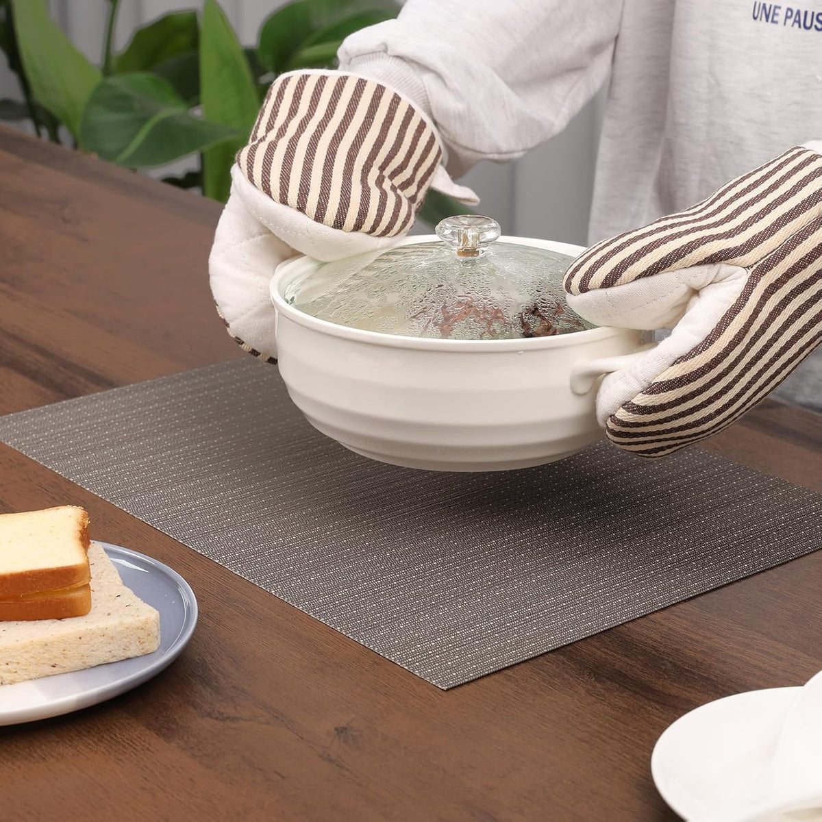 Myir JUN Placemats Set of 4, Vinyl Woven Placemats Place Mats Indoor Set of 4 Washable Table Mats Non-Slip Place mats for Dining Table (Dark Gray, Set of 4)