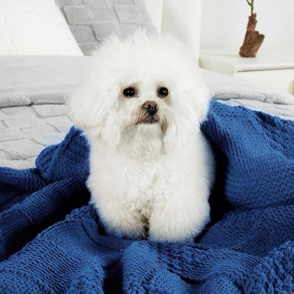 Amélie Home Chenille Knit Throw Blanket for Couch, Checkered Texture Decorative Soft Blanket for Sofa, Bed & Living Room, 50"x60", Blue