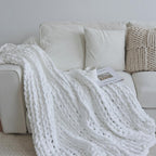 Maetoow Chenille Chunky Knit Blanket Throw （40×50 Inch）, Handmade Warm & Cozy Blanket Couch, Bed, Home Decor, Soft Breathable Fleece Banket, Christmas Thick and Giant Yarn Throws, White