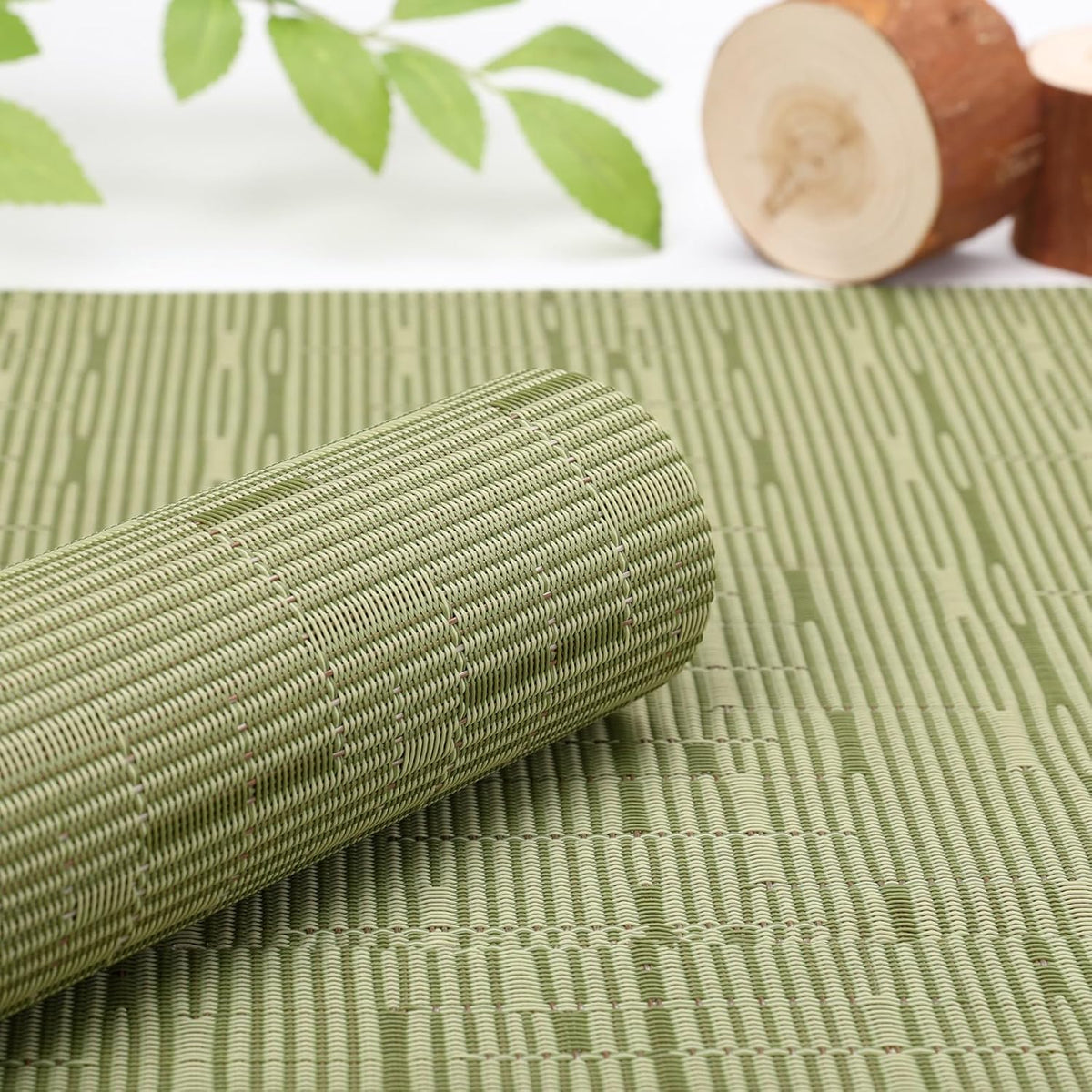 Myir JUN Placemats Set of 6, Vinyl Woven Placemats Place Mats Indoor Washable Table Mats Non-Slip Place mats for Dining Table (Green, Set of 6)