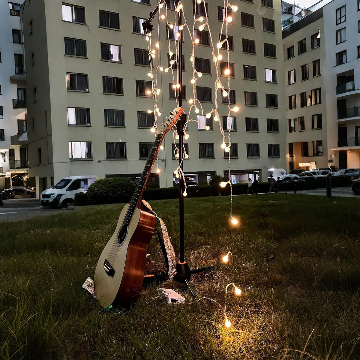 Globe String Lights Battery Operated - 20 LED Indoor Outdoor Christmas Lights, Waterproof Fairy Twinkle Light for Bedroom Classroom Dorm Camping Canopy Wedding Xmas Decor