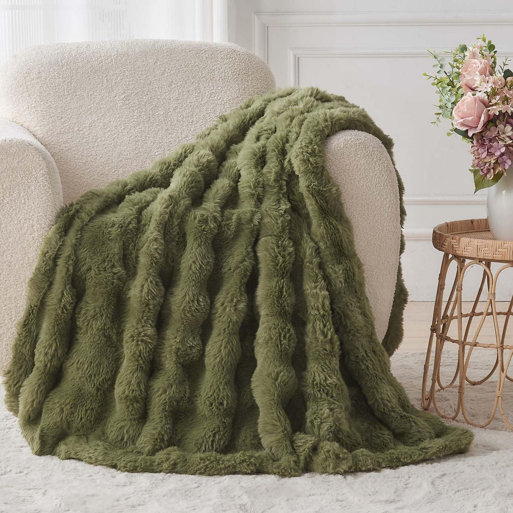 Lotus Karen Faux Fur Throw Blanket Dark Green - 800 GSM Bubble Rabbit Fluff Blanket for Couch Bed Sofa,Softest Fluffy Fuzzy Cozy Blanket,Thick Furry Plush Shaggy Warm Blankets for Women,60x80 Inches