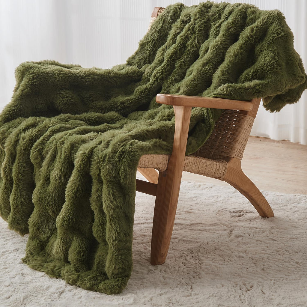 Lotus Karen Faux Fur Throw Blanket Dark Green - 800 GSM Bubble Rabbit Fluff Blanket for Couch Bed Sofa,Softest Fluffy Fuzzy Cozy Blanket,Thick Furry Plush Shaggy Warm Blankets for Women,60x80 Inches