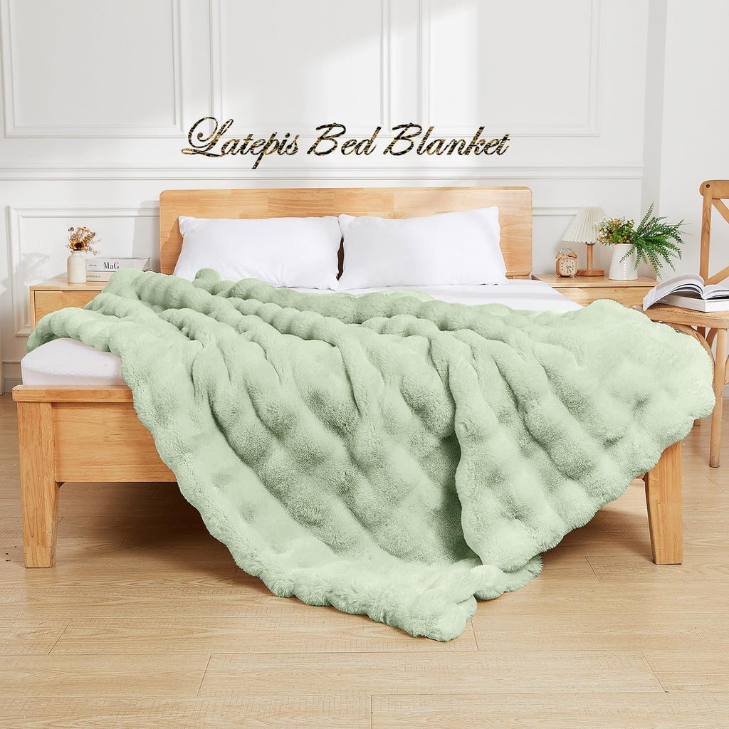 Latepis Soft Faux Fur Blanket Bubble Twin Size Comfy Blanket for Bed Fuzzy Cozy Thick Blankets for Couch Bedroom Furry Warm Blankets for All Seasons Luxury Bed Throw 60x80 Inch Sage Green, 860gsm