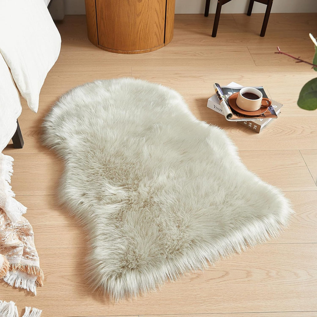 AMTOVO Faux Fur Rug, Light Grey Small Area Rug, Fluffy Sheepskin Rug, Fuzzy Ultra Soft 2 x 3 ft Shag Rugs for Bedroom Sofa Throw Cushion Room Decor, Sheepskin