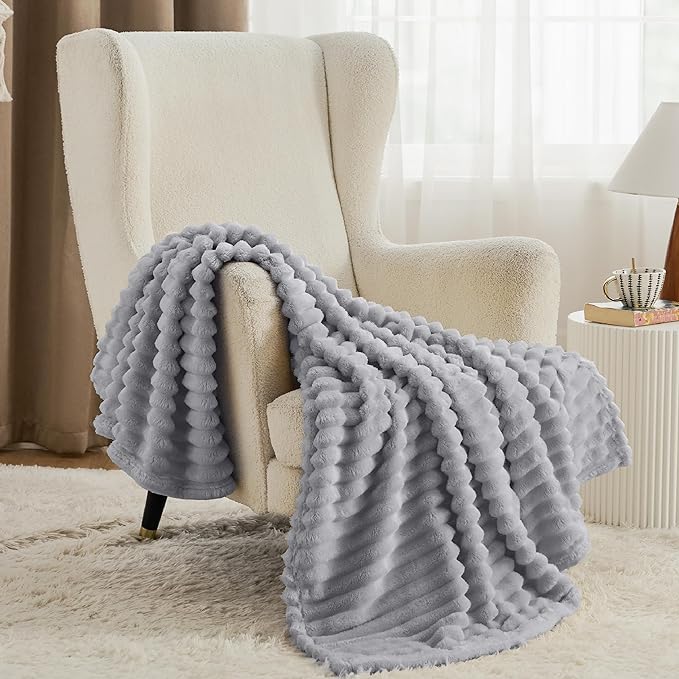 Bedsure Soft Light Grey Throw Blanket - Image 2