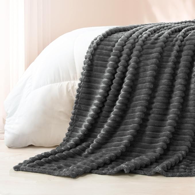 Exclusivo Mezcla Striped Fleece Throw Blanket - Image 6