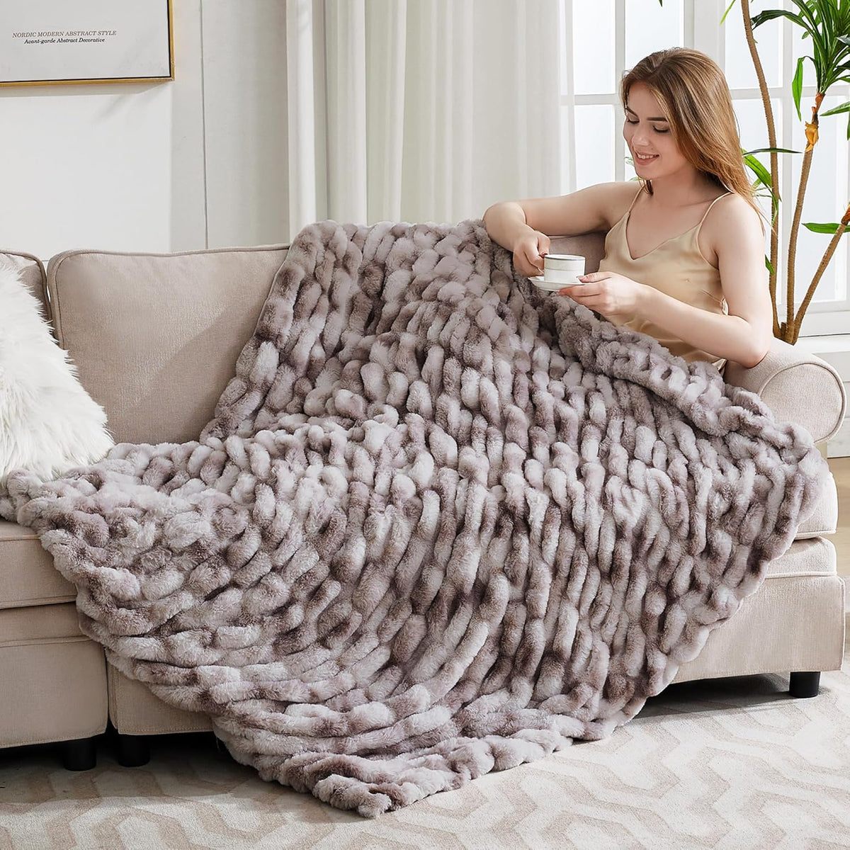 Ultra Soft Luxury Faux Fur Throw Blanket for Counch,Fuzzy Fluffy Plush Warm Cozy Elegant Wrinkled Blanket for Sofa Bedroom Living Room,（50"x60",Tie-dye Taupe）