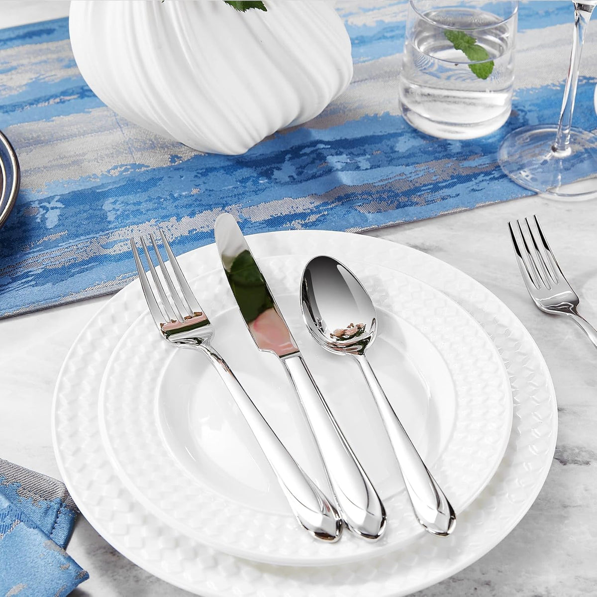 KEAWELL Premium Astra Flatware Set, 20-Piece Service for 4 Mirror-Finished 18/10 Stainless Steel Silverware, Modern Cutlery Dishwasher Safe for Meals and Gatherings (20, Silver)