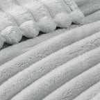 Exclusivo Mezcla Striped Fleece Throw Blanket - Image 4