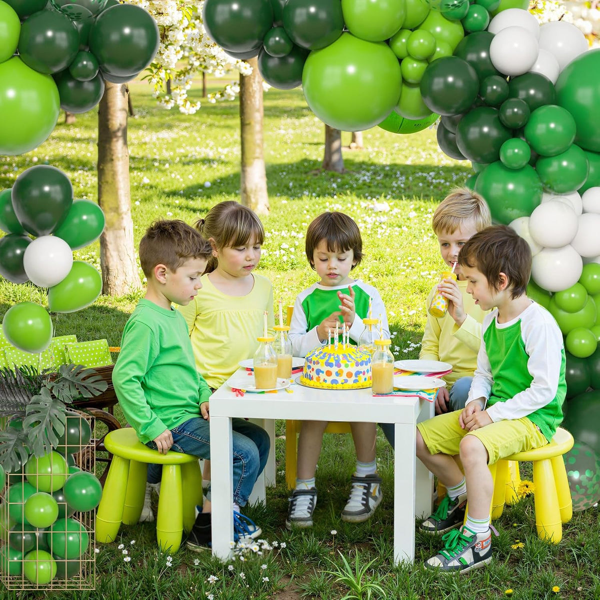 Amandir 153pcs Green Balloons Arch Garland Kit, Different Sizes 18 12 10 5inch Dark Emerald Light Lime Green Latex Confetti Balloon for Safari Jungle Baby Shower Birthday Graduation Party Decorations