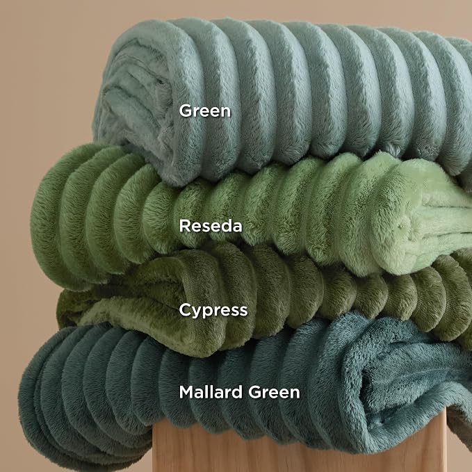 Bedsure Soft Reseda Green Throw Blanket - Image 8