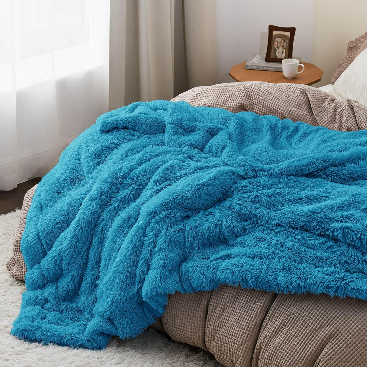 Bedsure GentleSoft Fuzzy Sherpa Faux Fur Twin Blanket Bright Blue Cozy Gifts for Women Men, Soft Fleece Plush Warm Minky Thick Blanket Twin Size for Bed, Blue Room Decor Dorm Essentials Gifts, 60x80