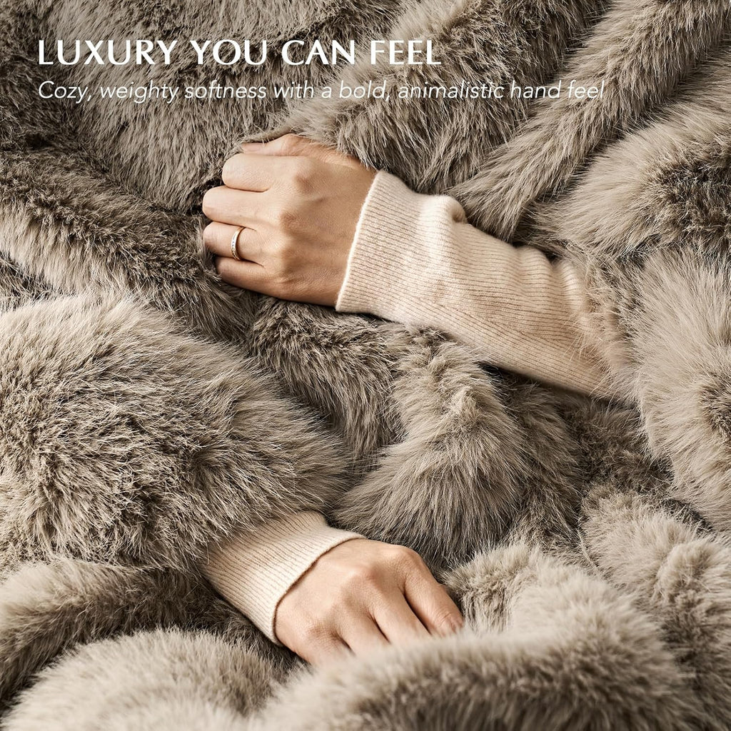 Luxury Faux Fur Throw Blanket, Soft Fluffy Faux Mink Blankets for Bed, Couch, Sofa, Thick Cozy Plush Warm Fur Throws with Reversible Velvet, Natural Mink, 50"x60"
