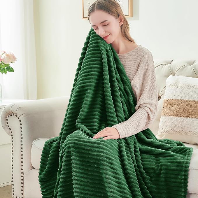 BEDELITE Ribbed Jacquard Dark Green King Size Blankets - Image 3