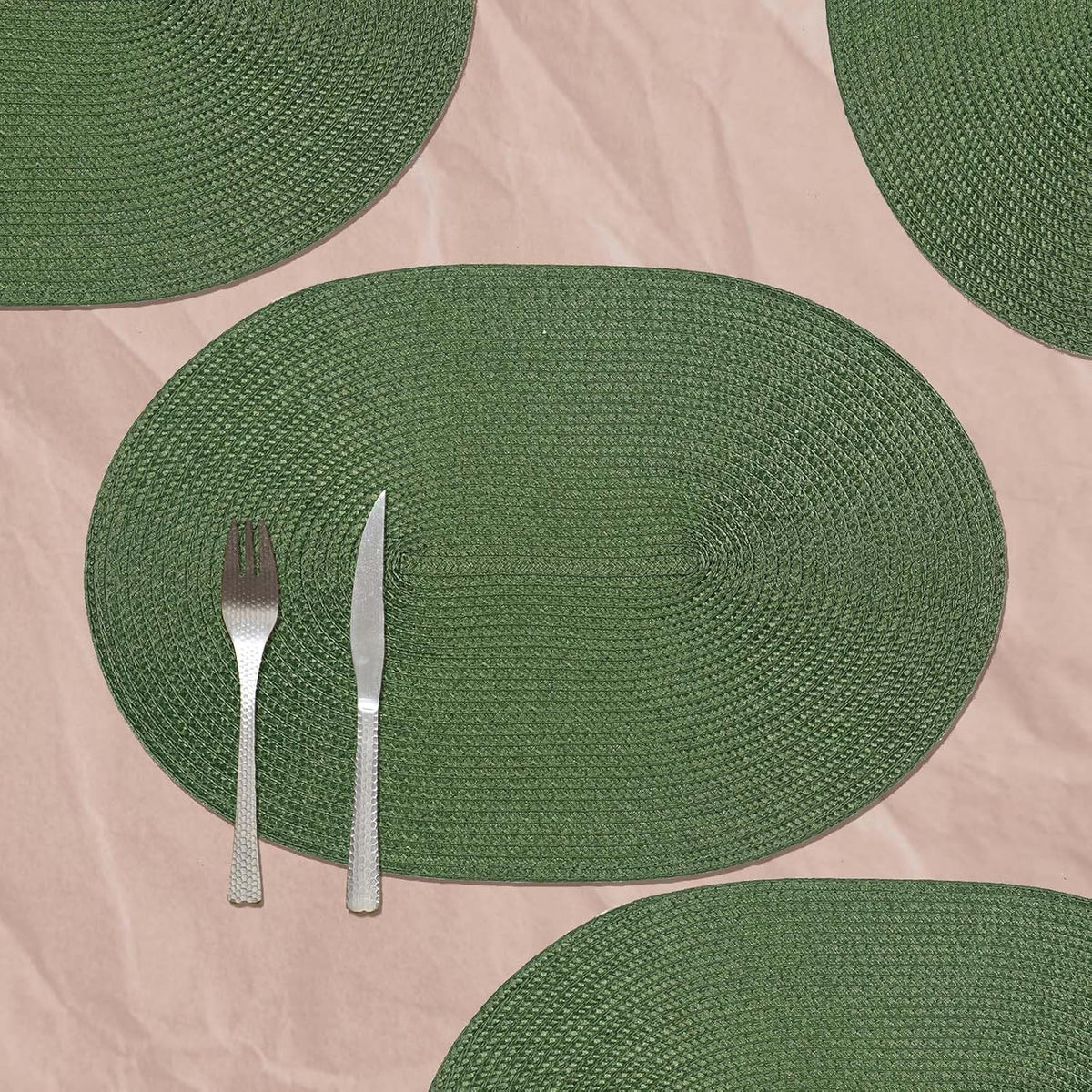 AHHFSMEI Placemats Set of 8 for Dining Table Washable Woven Vinyl Non-Slip 18x12 inches Placemat Heat-Resistant Durable Table Mats for Dining Table Easy to Clean (Oval Green, 8)