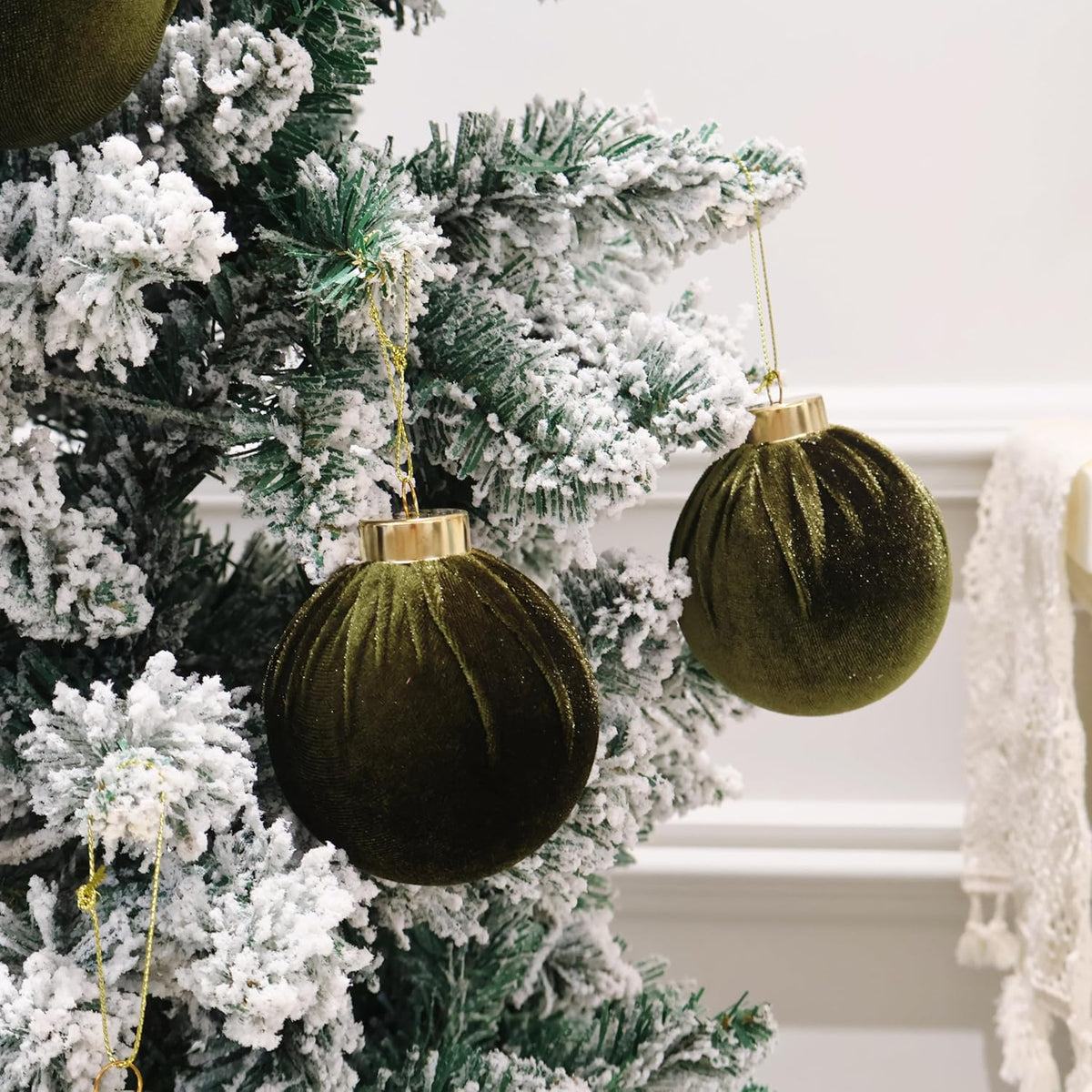 3.15inch Green Velvet Ornaments for Christmas Tree, 15pcs Flocked Christmas Ornaments Decorations Balls Set Decor