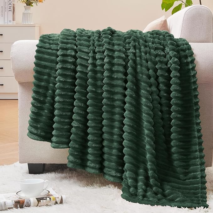 BEDELITE 3D Ribbed Emerald Green Fleece Twin Blanket by BEDELITE