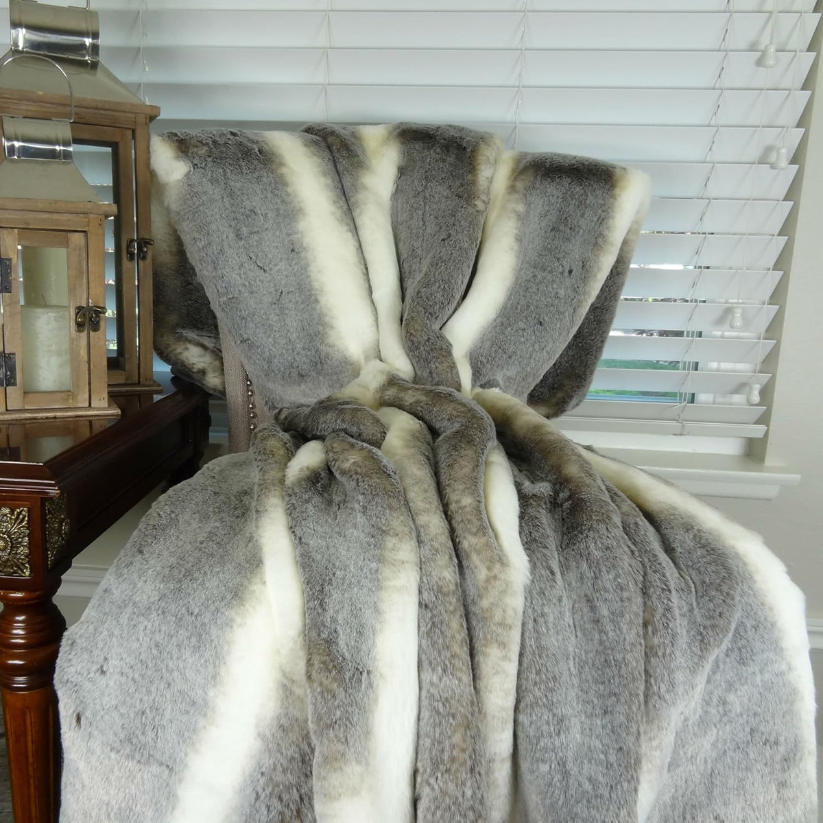 Tissavel Chinchilla Faux Fur Throw Blanket & Bedspread - Chinchilla Faux Fur - Gray Ivory Chinchilla Fur Throw - Luxury Soft Fur, Handmade in US, 16444