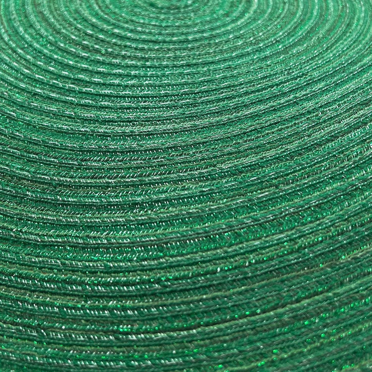 AHHFSMEI Round Braided Placemats Set of 6 Round Table Mats for Dining Tables Natural Woven Heat Resistant Place mats 15 Inch (Christmas Green, 6)